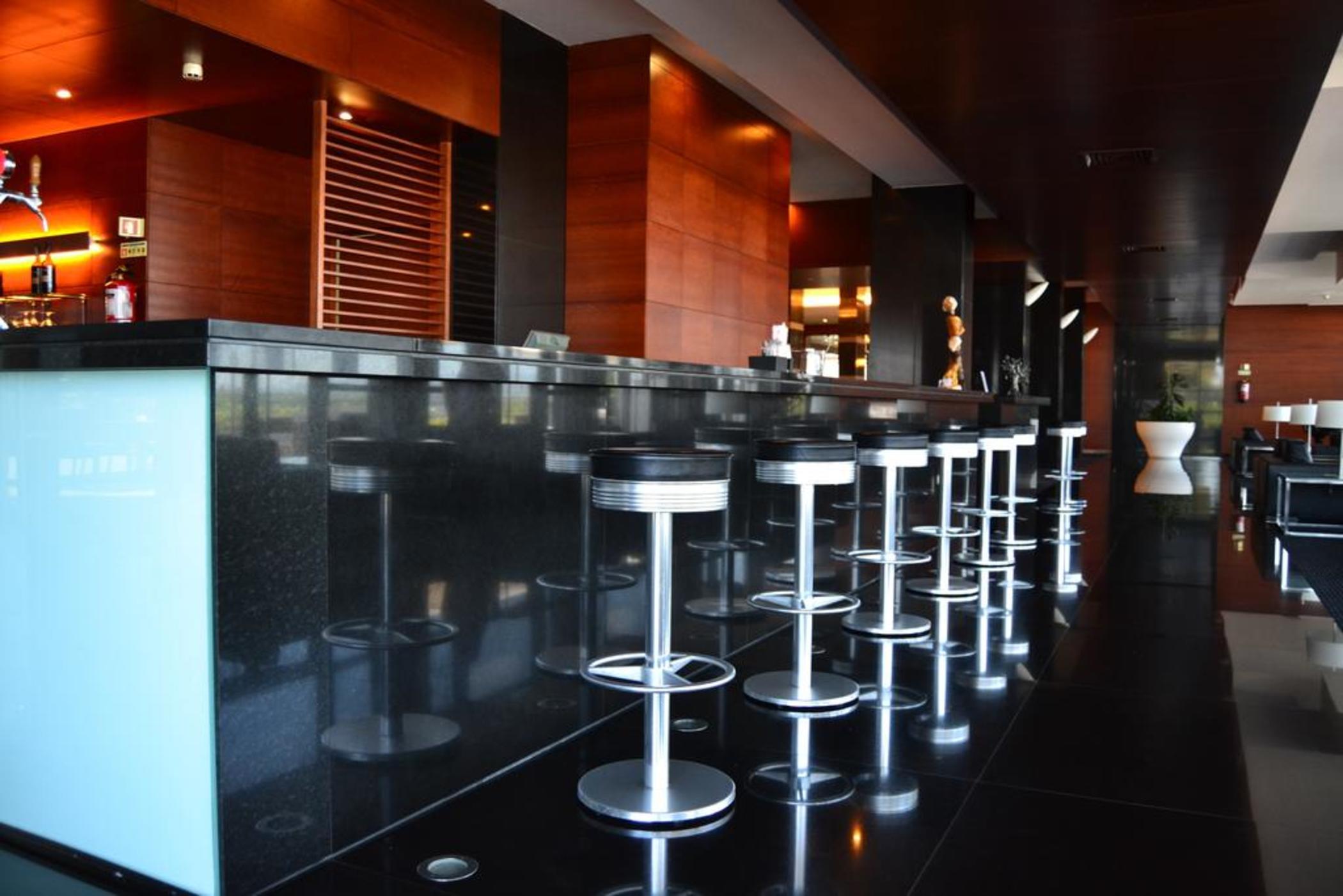 Montebelo Viseu Congress Hotel & Spa Exterior foto The bar at the Sky Bar