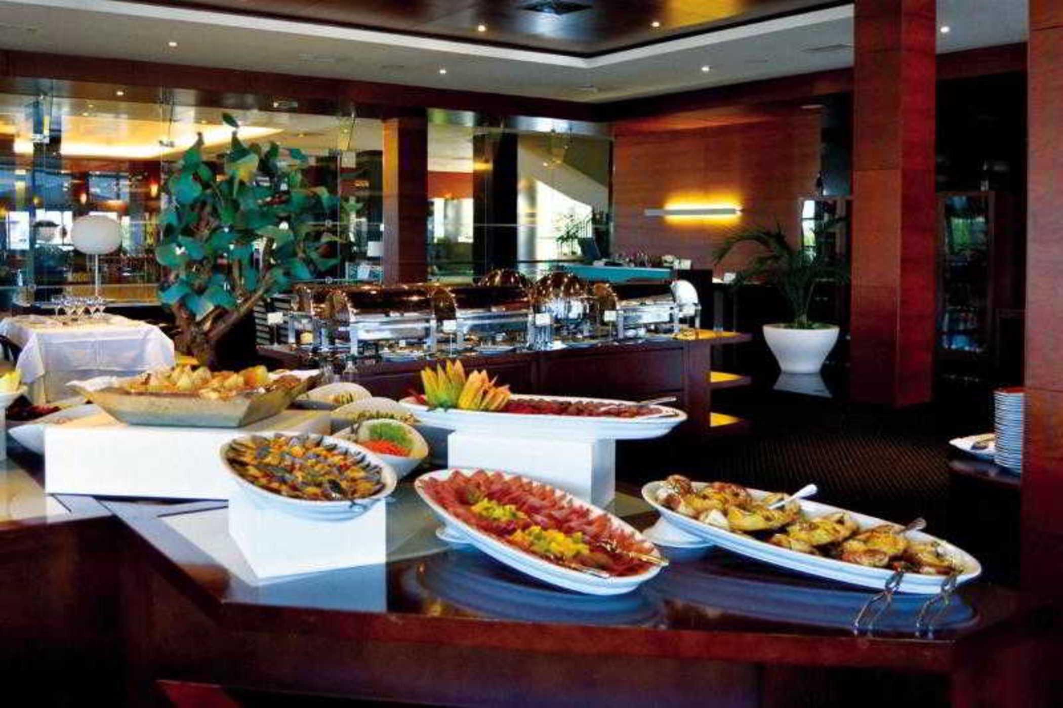 Montebelo Viseu Congress Hotel & Spa Exterior foto A buffet at a hotel