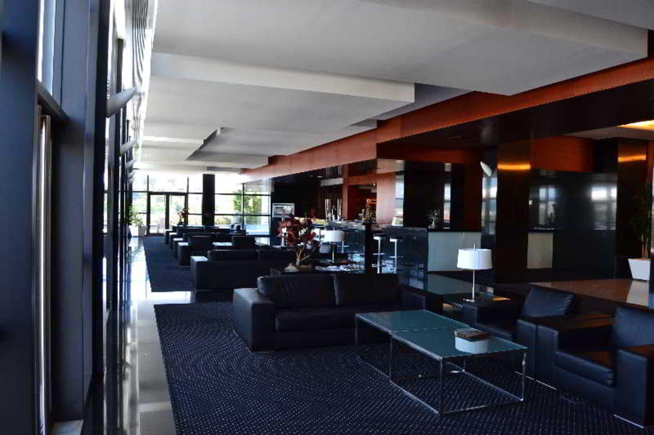 Montebelo Viseu Congress Hotel & Spa Exterior foto The lounge at the airport