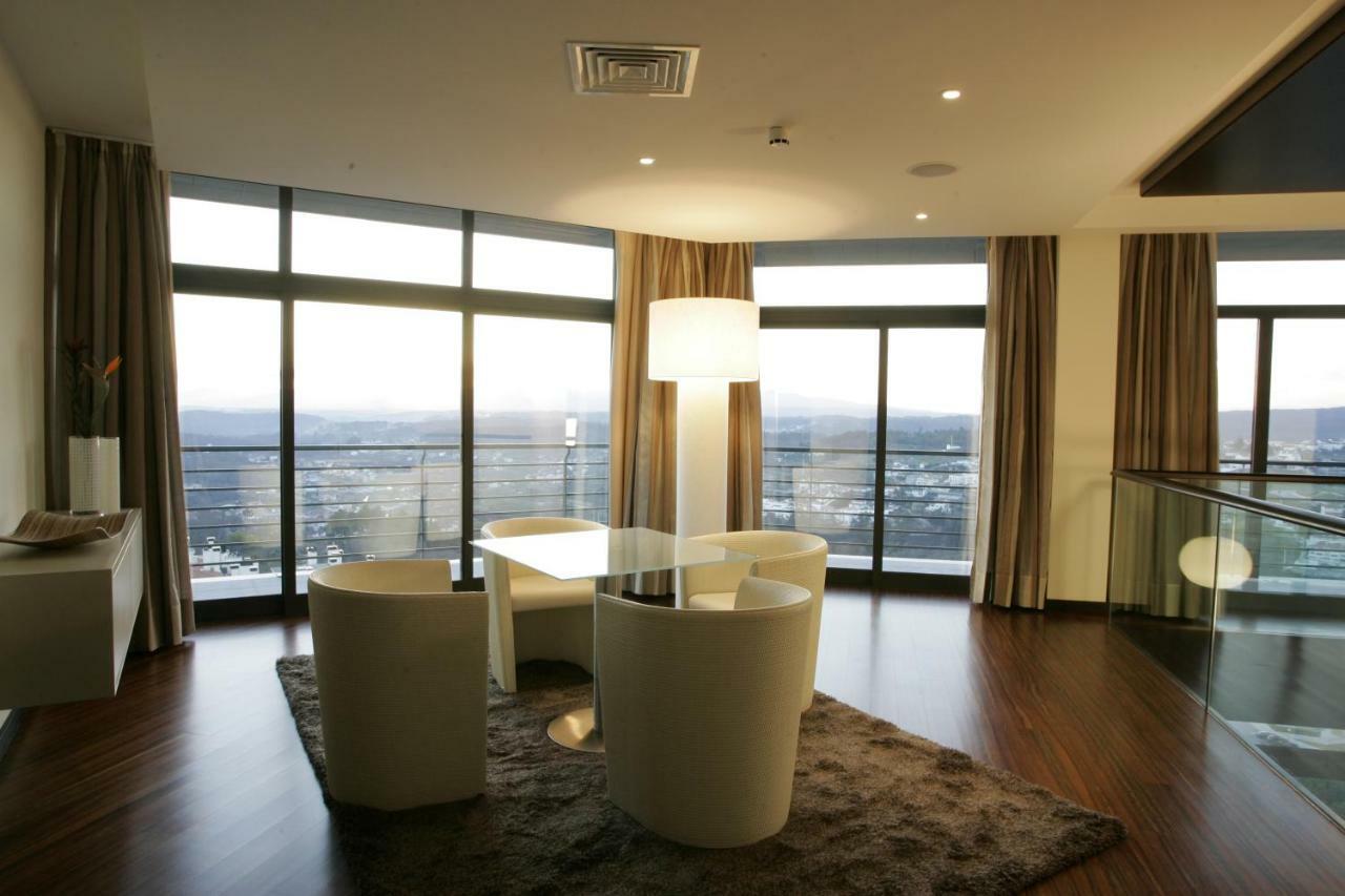 Montebelo Viseu Congress Hotel & Spa Exterior foto A living room in a Sky Suite